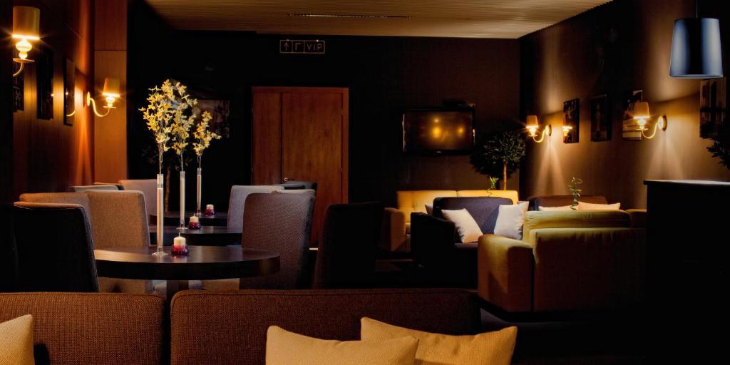 Karagandy Voyage Hotel מראה חיצוני תמונה