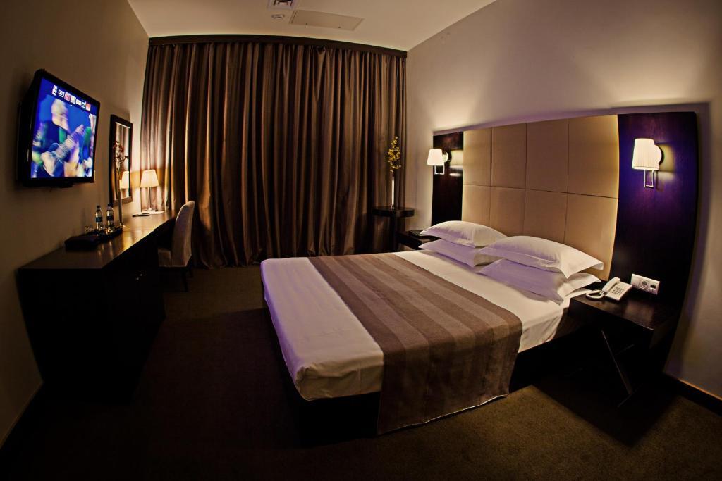 Karagandy Voyage Hotel חדר תמונה