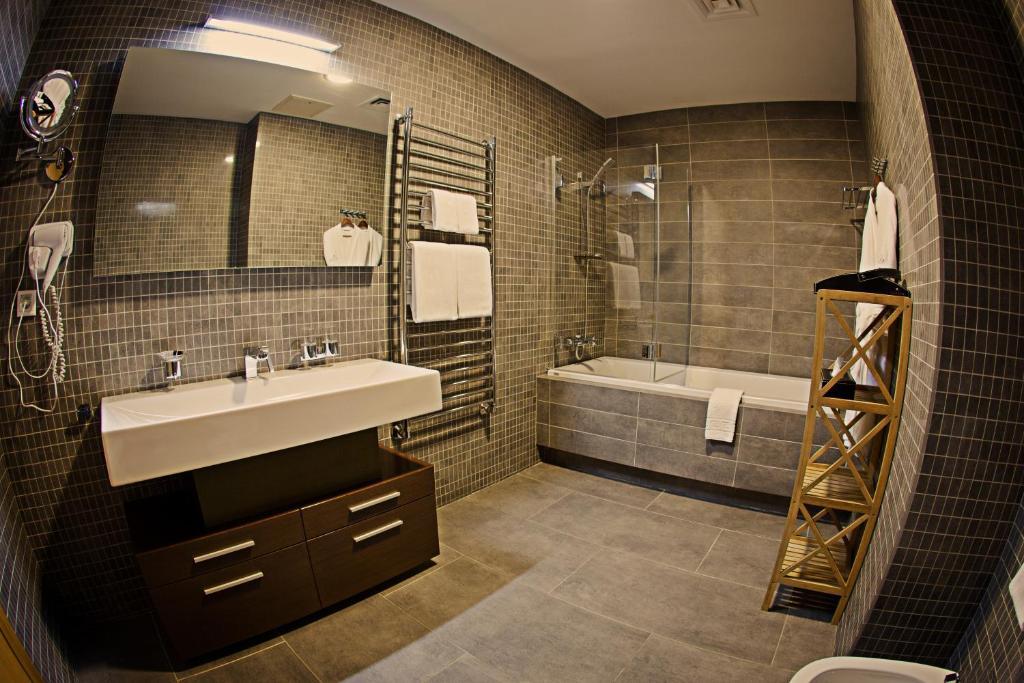 Karagandy Voyage Hotel חדר תמונה