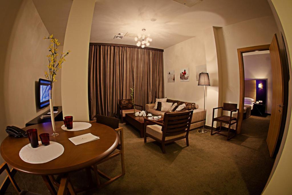 Karagandy Voyage Hotel חדר תמונה