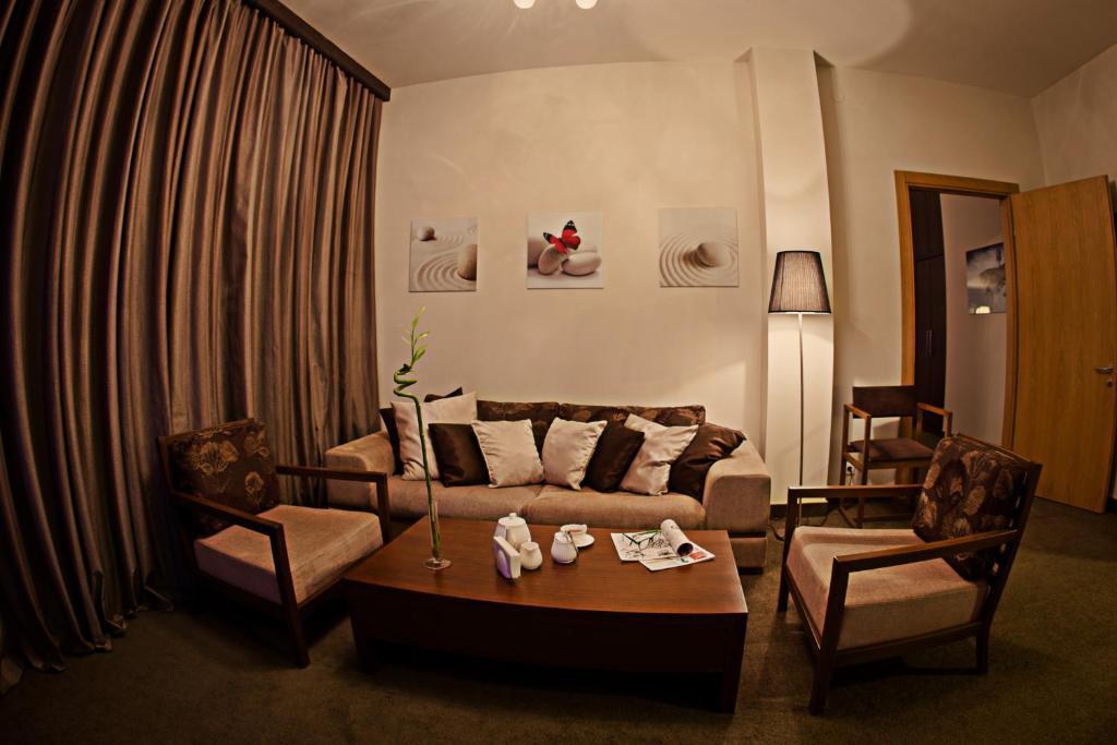 Karagandy Voyage Hotel חדר תמונה